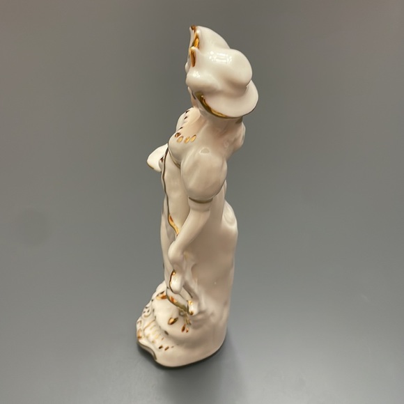 Ransgil China Colonial Lady Figurine vintage Made in USA white/cream and gold - Picture 2 of 7
